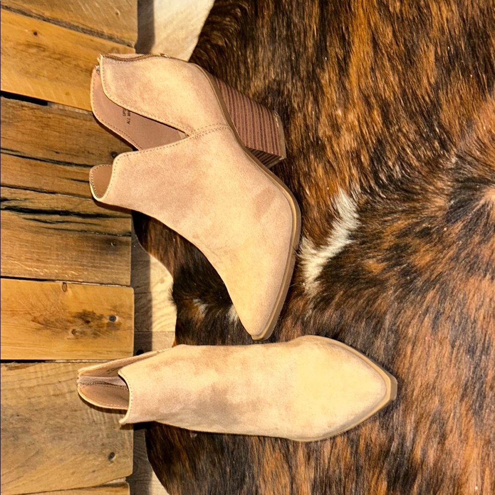 Bamboo Traders Tan Ankle Booties Suede Minimalist Design